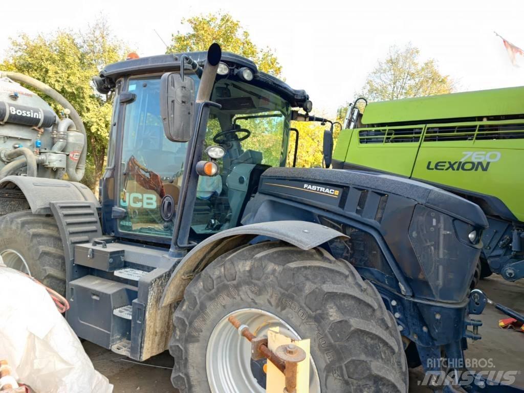 JCB Fastrac 4220 트랙터