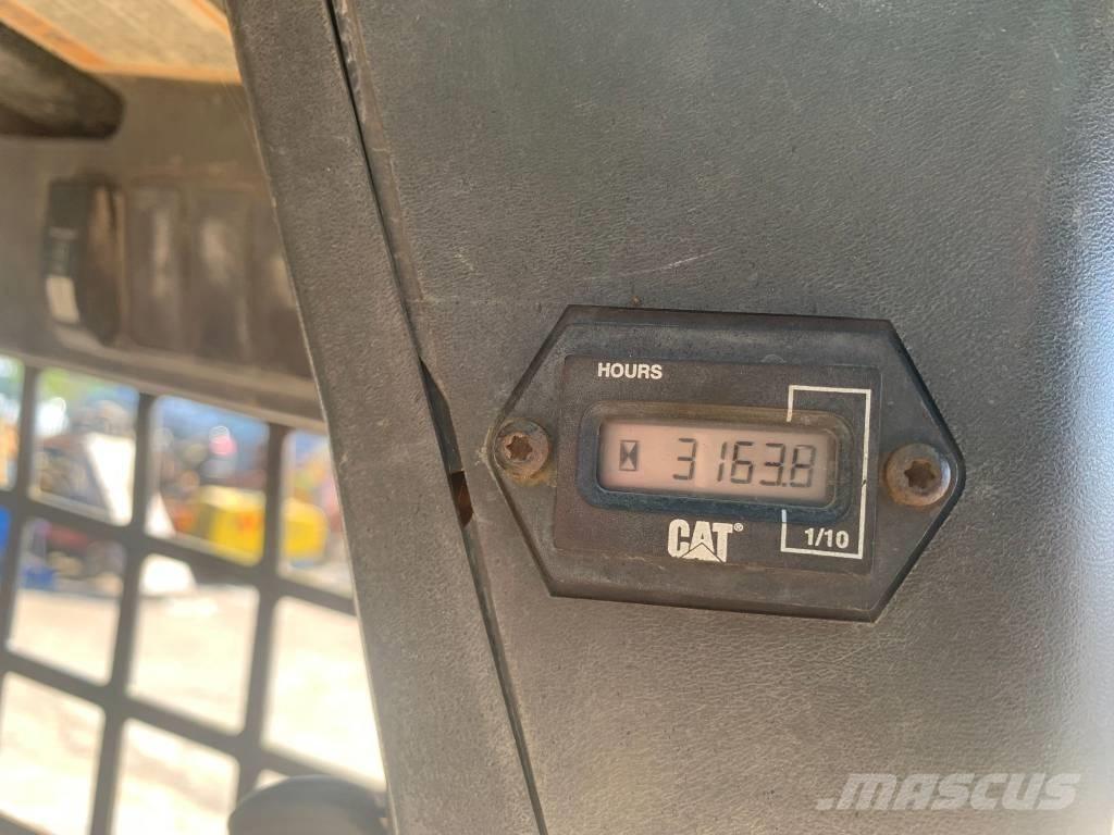 CAT 277  스키드로더