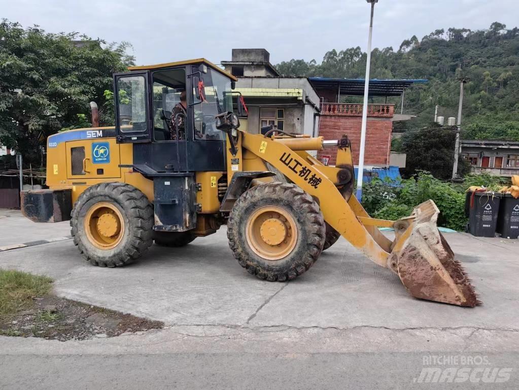 SEM 632D  휠로우더
