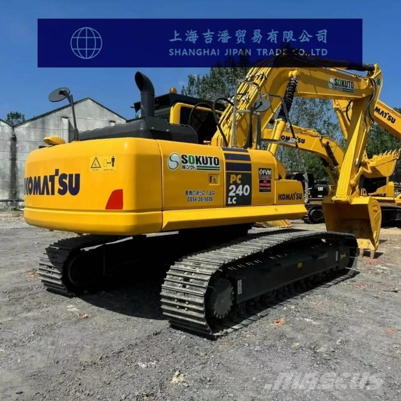 Komatsu PC 240 대형 굴삭기 29톤 이상
