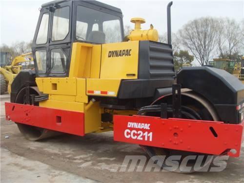 Dynapac CC211 트윈 드럼 롤러