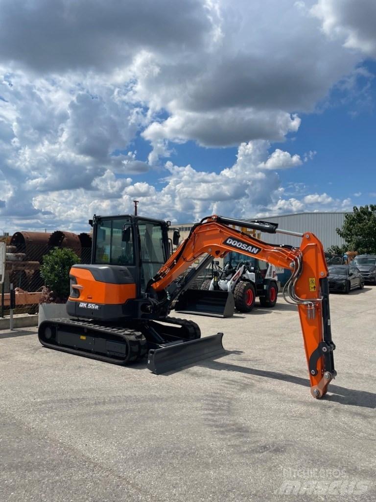 Doosan DX55r 소형 굴삭기 7톤 미만