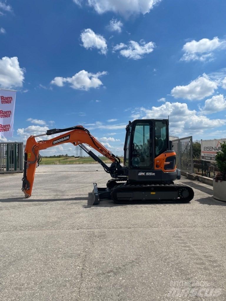Doosan DX55r 소형 굴삭기 7톤 미만