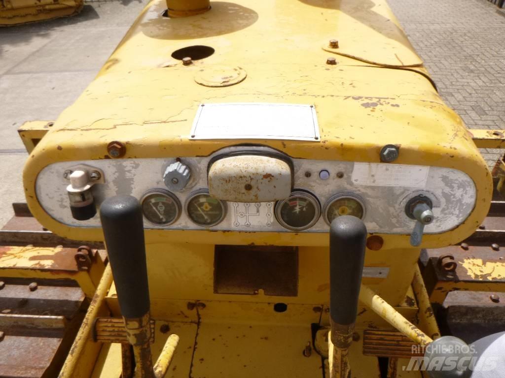 CAT D 4 D 크롤러 도저