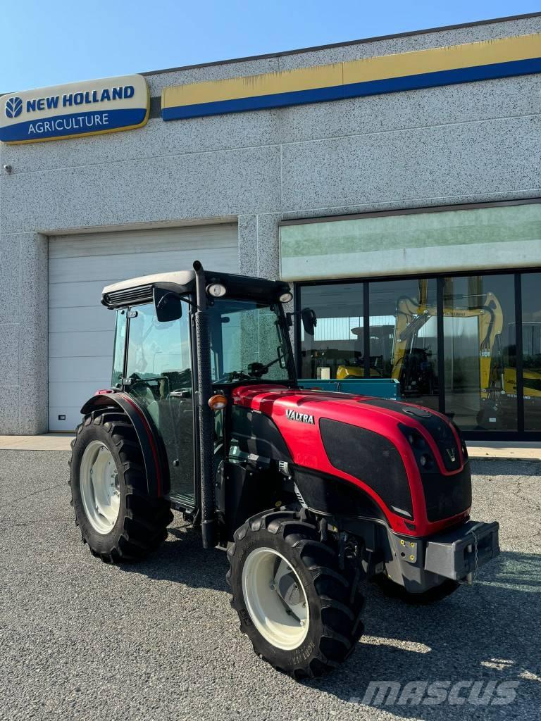 Valtra F95 트랙터