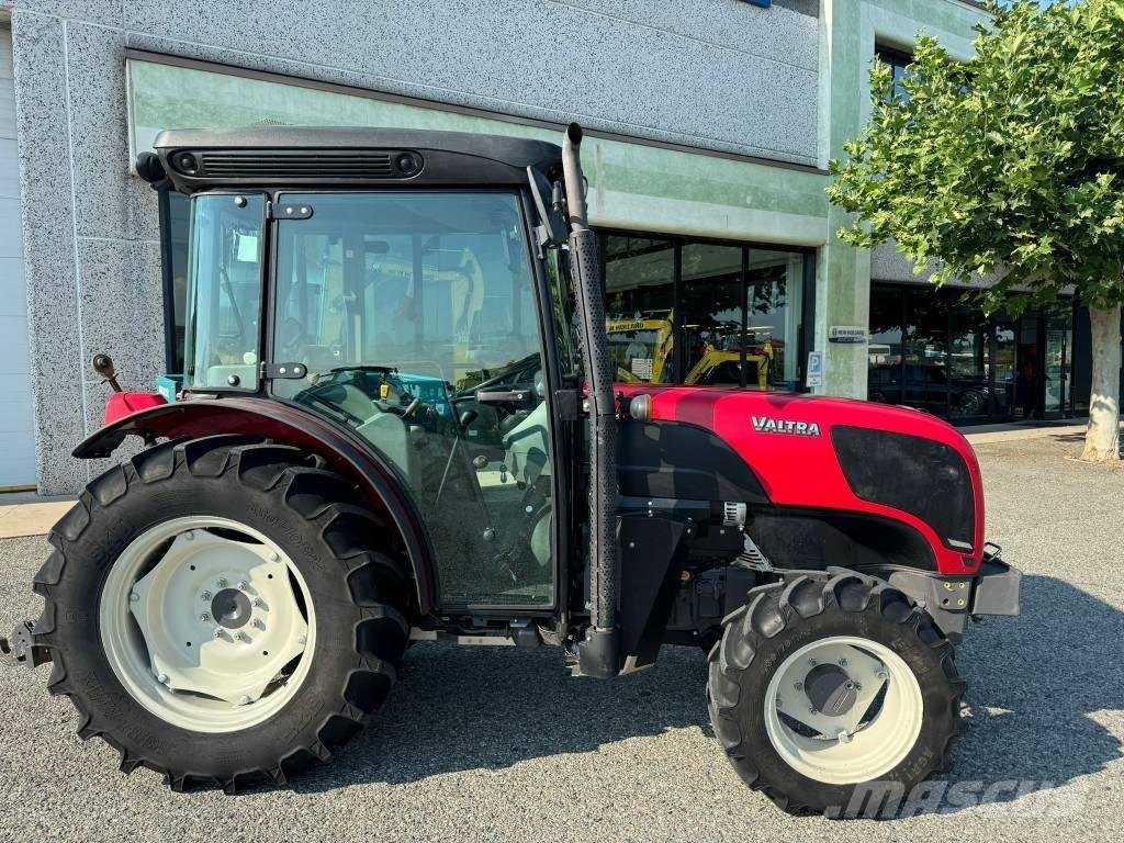 Valtra F95 트랙터