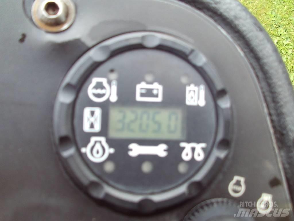 John Deere 8800 탑승형 잔디깎기