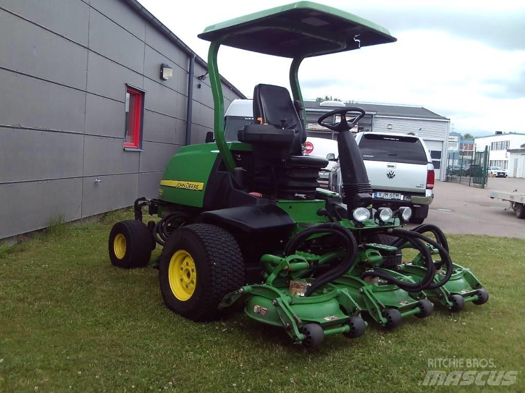 John Deere 8800 탑승형 잔디깎기