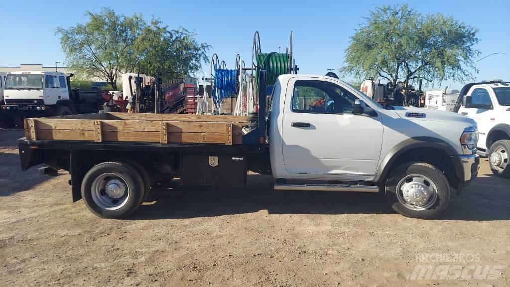 RAM 5500 플랫베드/드롭사이드 트럭