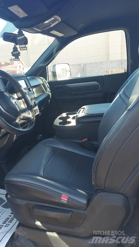 RAM 5500 플랫베드/드롭사이드 트럭