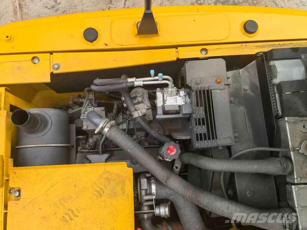 Komatsu PC 130-7 중형굴삭기 7톤-28톤