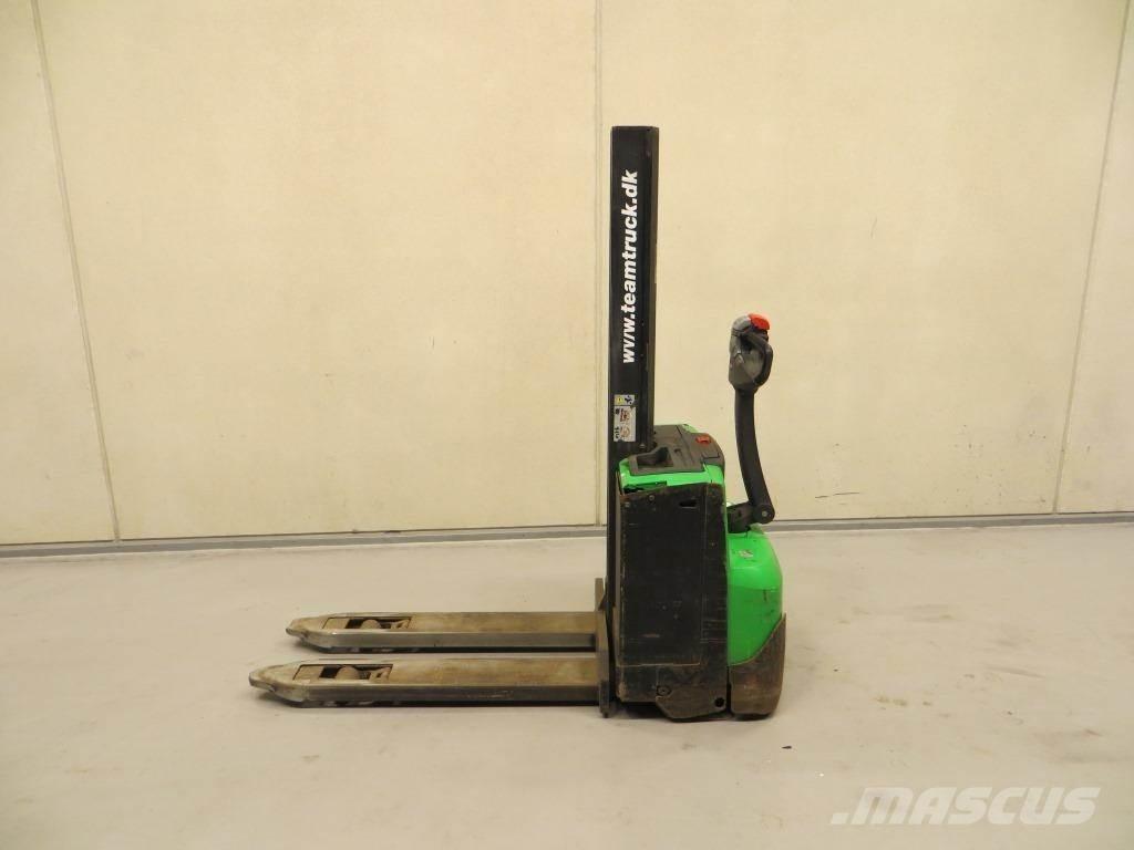 Cesab S208L 보행식 리치 지게차