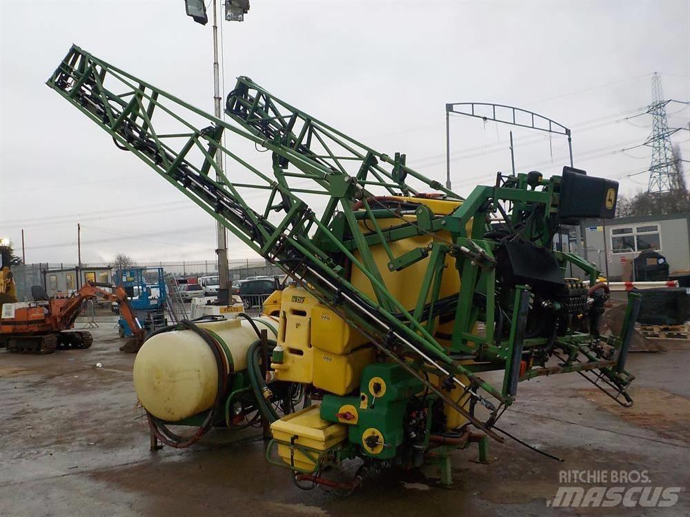 John Deere 510 견인형 분무기