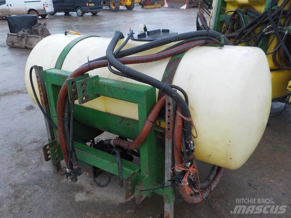 John Deere 510 견인형 분무기