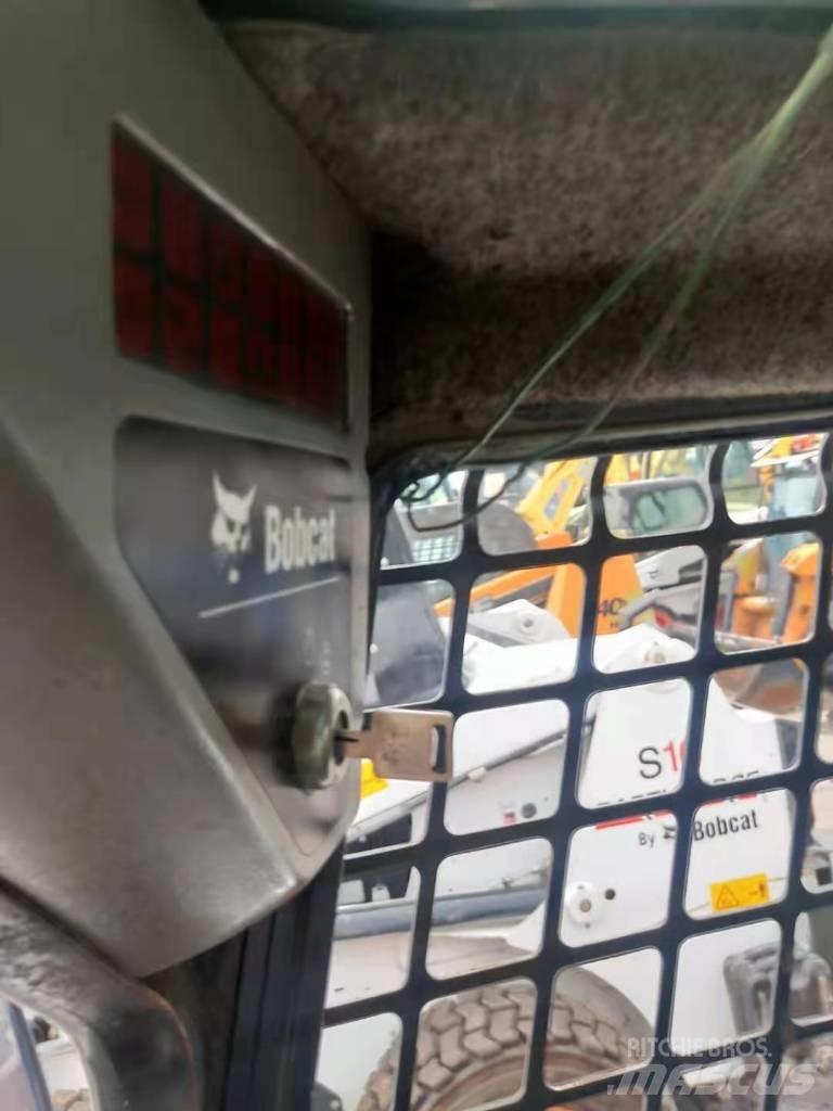 Bobcat S 300  스키드로더