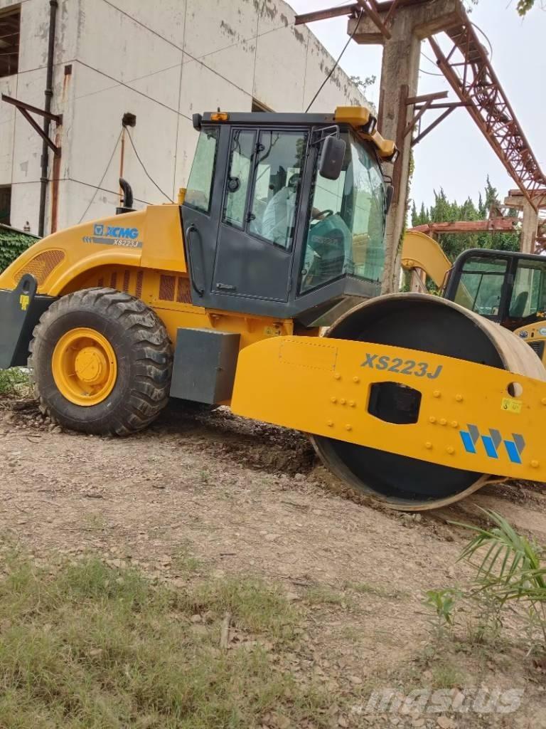 XCMG XS 223 J 싱글 드럼 롤러