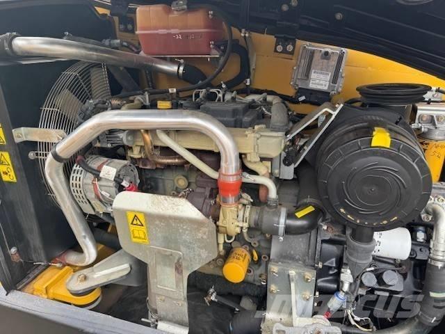 CAT TH 414 텔러 핸들러