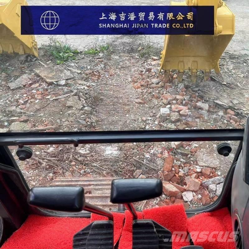 Komatsu PC 138 US 중형굴삭기 7톤-28톤