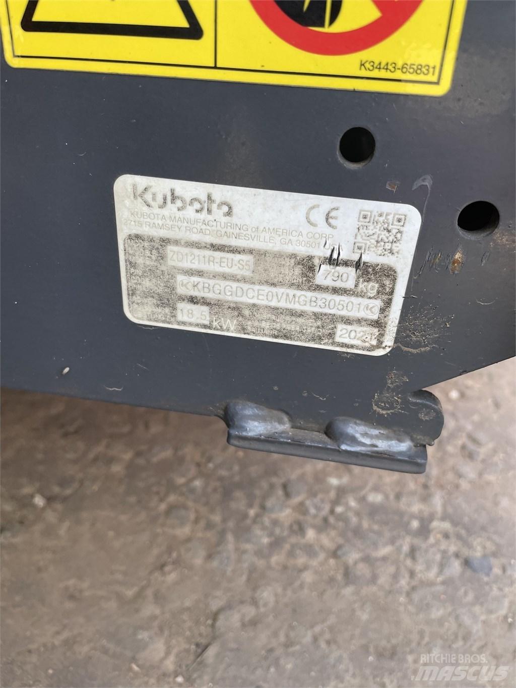Kubota ZD 1211 탑승형 잔디깎기