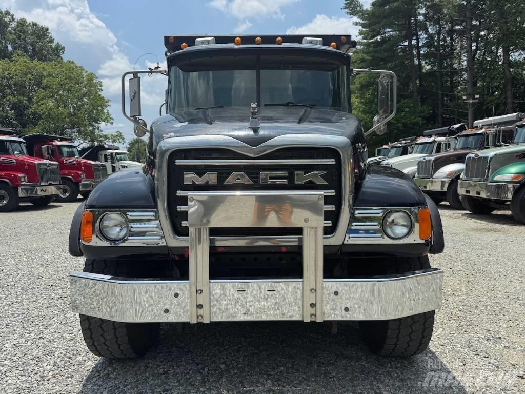 Mack Granite CV 713 덤프 트럭