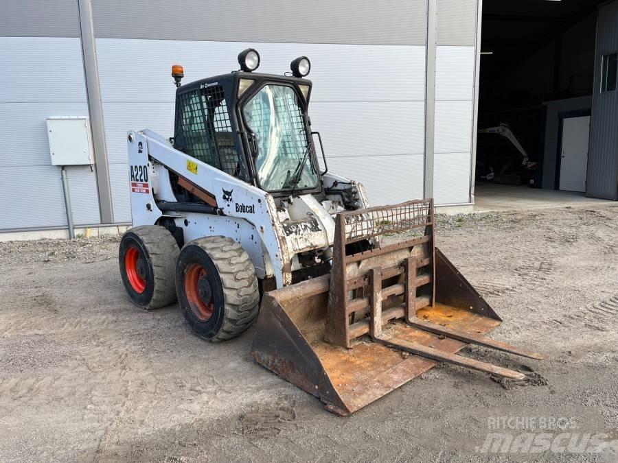 Bobcat A 220  스키드로더