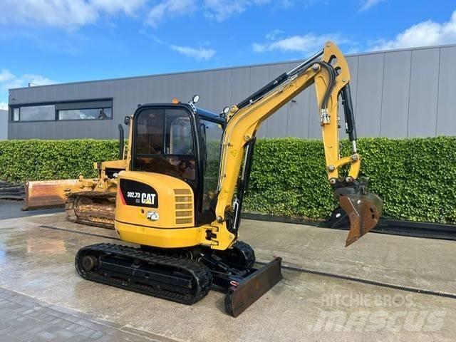 CAT 302.7 D CR 소형 굴삭기 7톤 미만