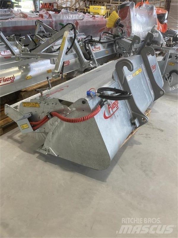 Fliegl Power Pro 260 도로 청소차