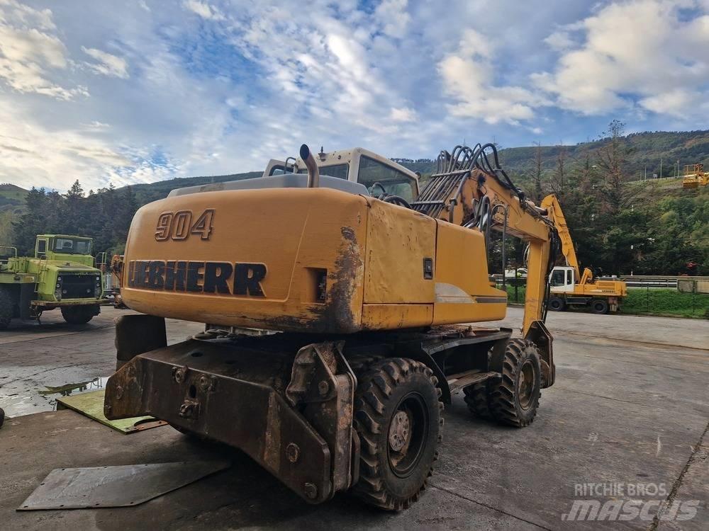 Liebherr A904C  휠 굴삭기