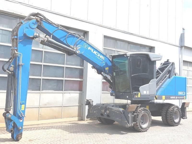 Fuchs MHL 320 F 폐기물/산업 처리기