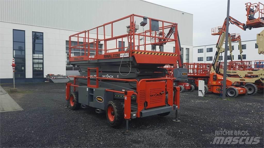 SkyJack 9250RT 가위형 리프트