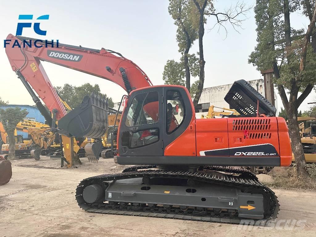 Doosan DX 225 LC 대형 굴삭기 29톤 이상