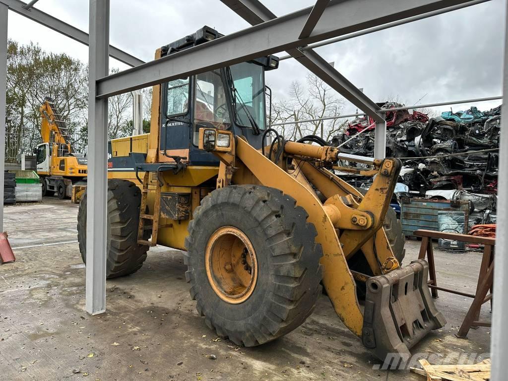 Komatsu WA200  휠로우더