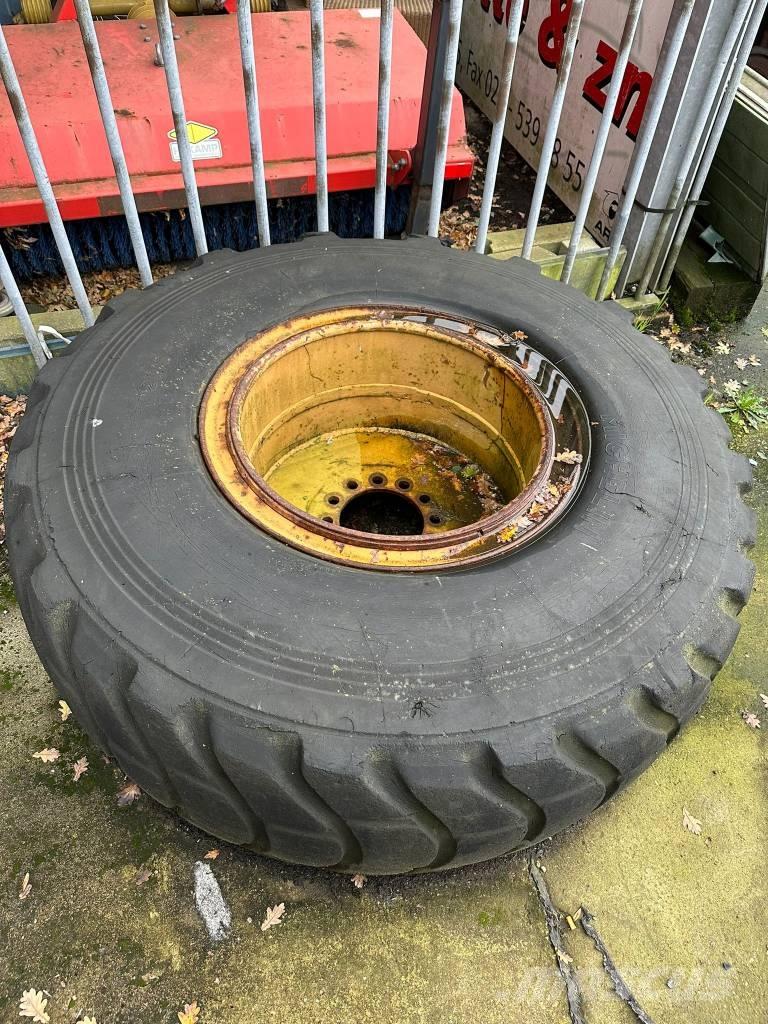 Komatsu WA200  휠로우더