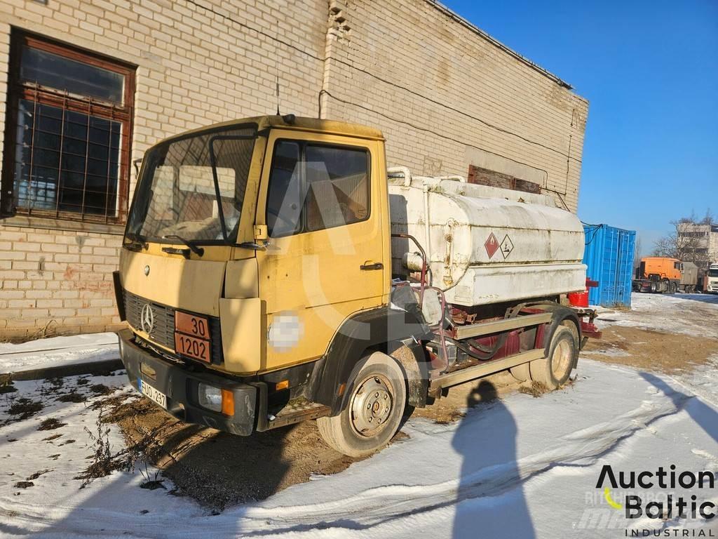 Mercedes-Benz 814 탱커 트럭