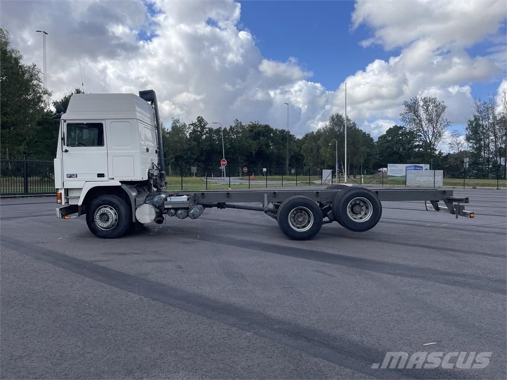 Volvo F 12 새시 운전실 트럭