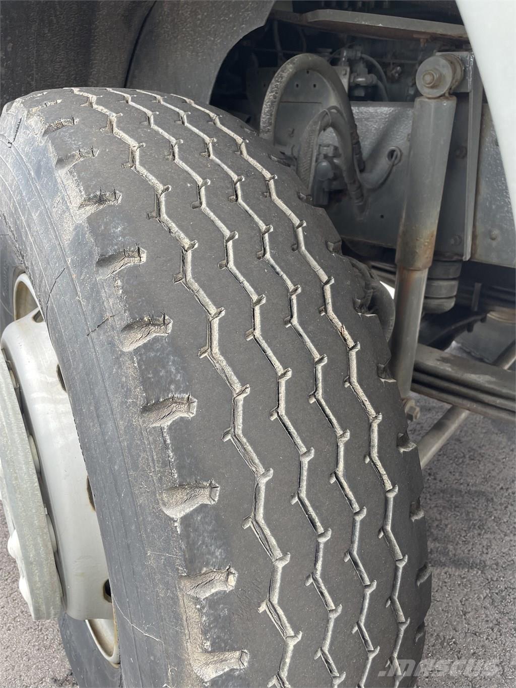 Volvo F 12 새시 운전실 트럭