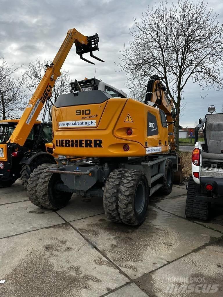 Liebherr 910 Compact  휠 굴삭기