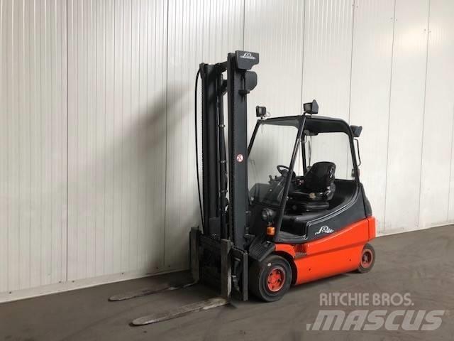 Linde E25-02 전동 지게차