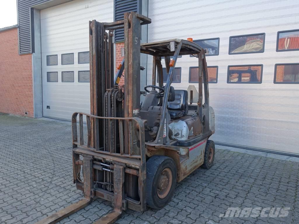 Nissan Y1D2A200 디젤 지게차