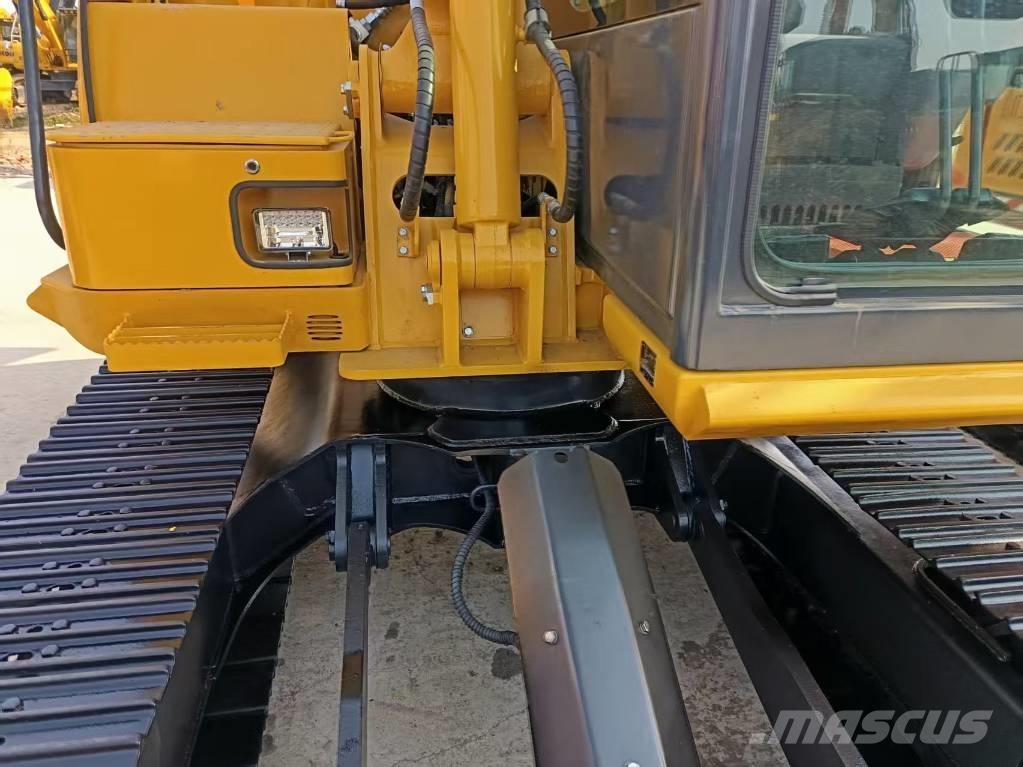 Komatsu PC 70 대형 굴삭기 29톤 이상
