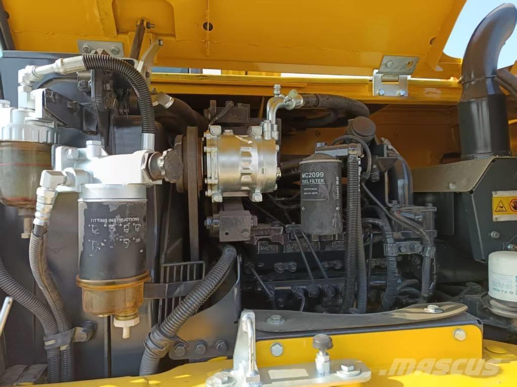 Komatsu PC 70 대형 굴삭기 29톤 이상