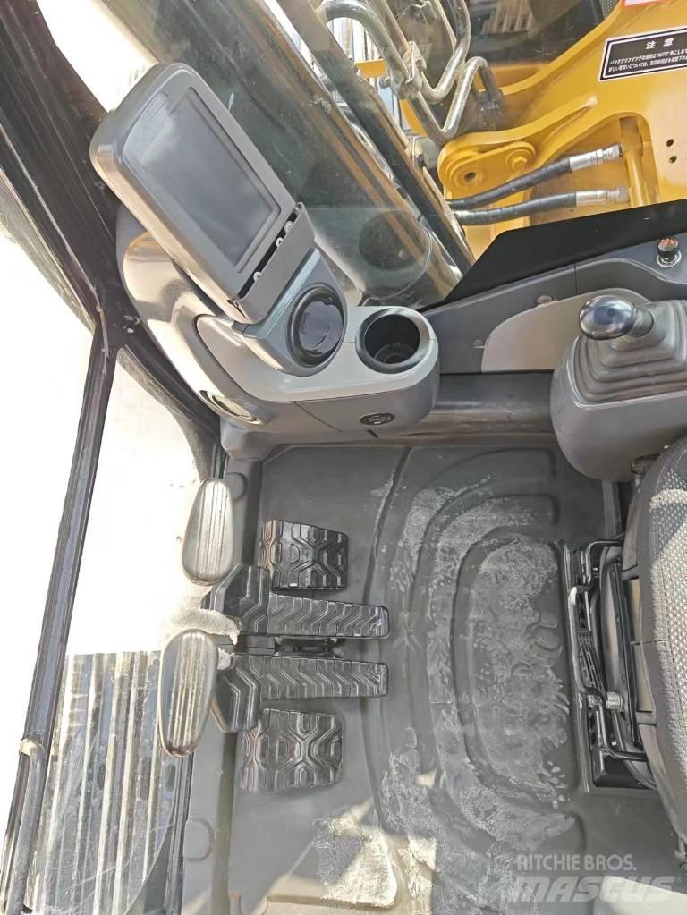 CAT 320 D2 대형 굴삭기 29톤 이상