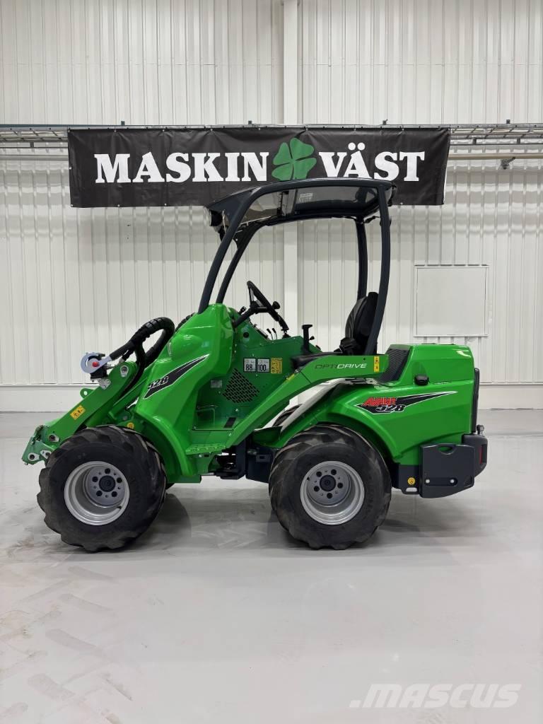 Avant 528 다목적 로더