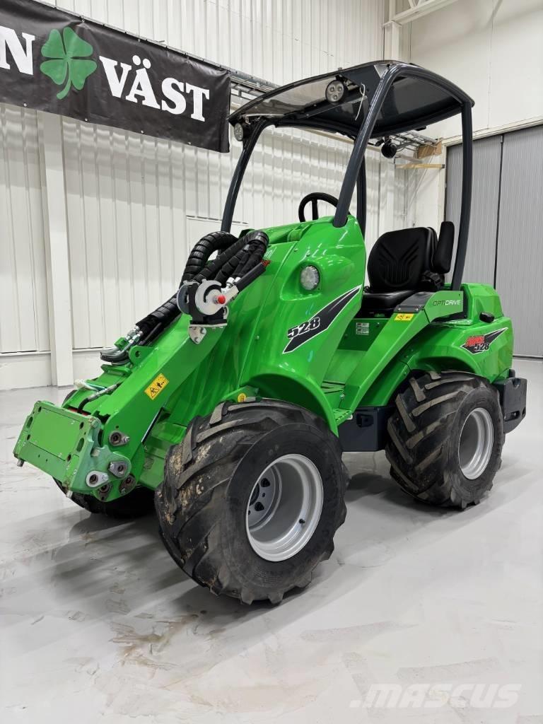 Avant 528 다목적 로더