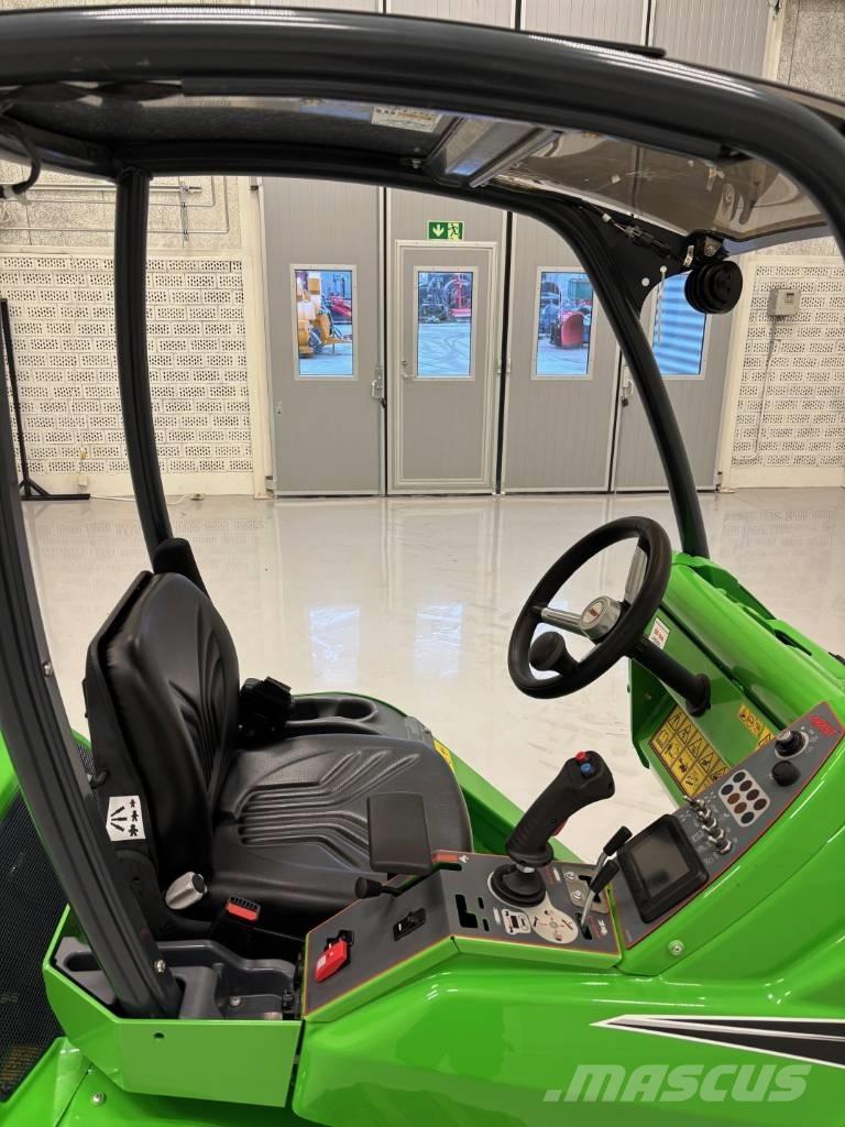 Avant 528 다목적 로더