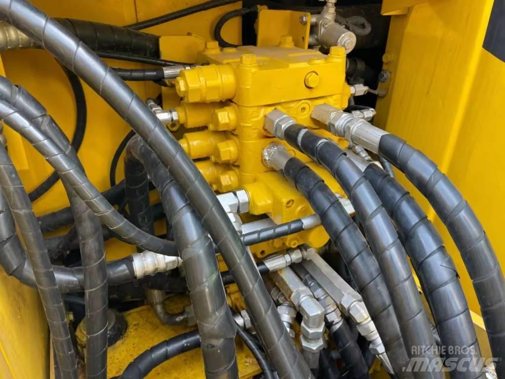 Komatsu PC 120 대형 굴삭기 29톤 이상