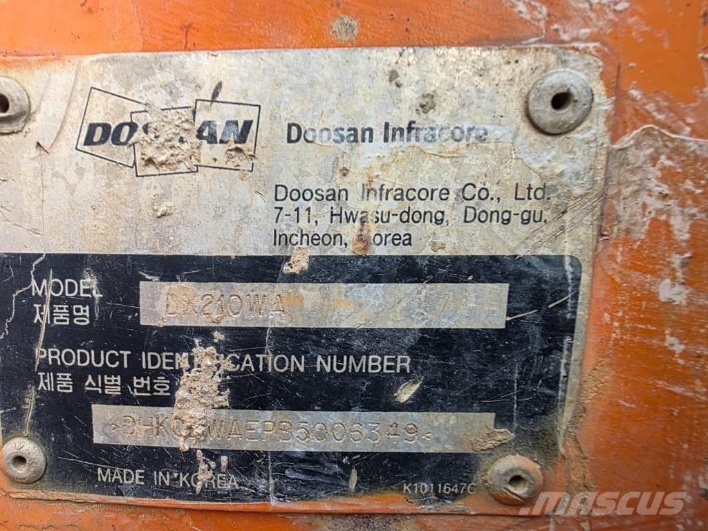 Doosan DX 210 W  휠 굴삭기