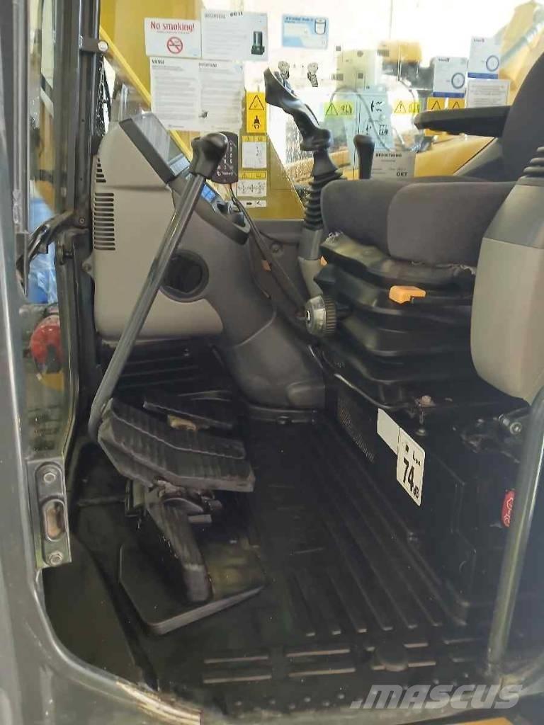 Komatsu PC78US-10 중형굴삭기 7톤-28톤