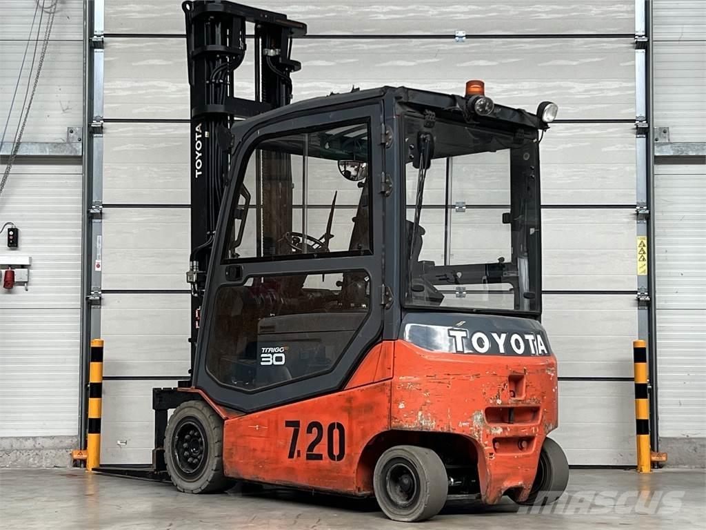 Toyota 8FBMT30 전동 지게차