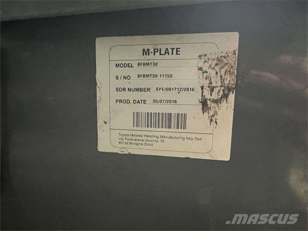 Toyota 8FBMT30 전동 지게차